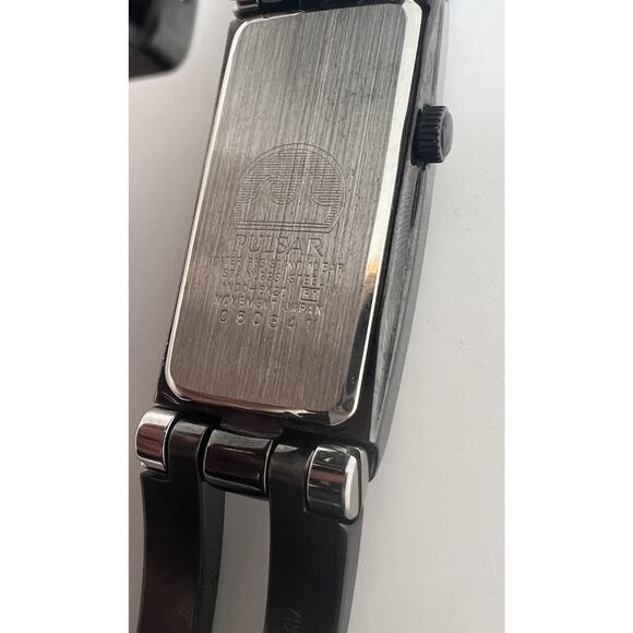 PULSAR 100M Stainless Steel Mens Watch Water Resistant - Picture 4 of 6